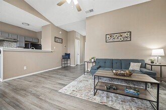 4113 Esters Rd, Unit 609 in Irving, TX - Building Photo - Building Photo