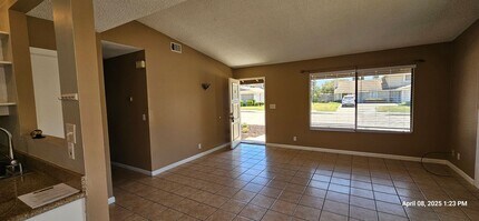1153 E Foster Rd in Santa Maria, CA - Building Photo - Building Photo