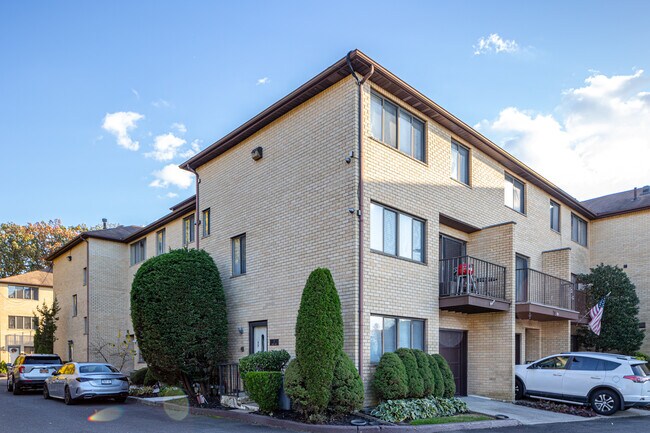Foxwood Square Condo in Staten Island, NY - Foto de edificio - Building Photo