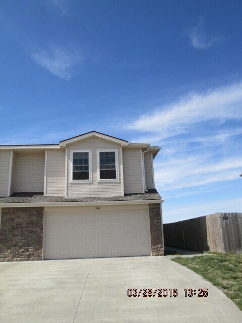 1708 Sutter Woods Rd in Junction City, KS - Building Photo