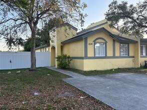 1320 NW 103rd St in Miami, FL - Building Photo - Building Photo