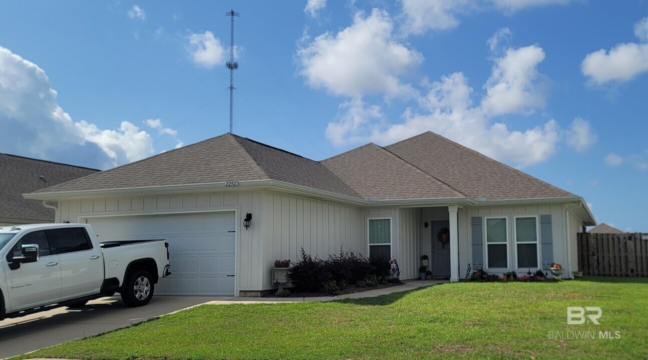 22927 Lieutenant Ave in Foley, AL - Building Photo