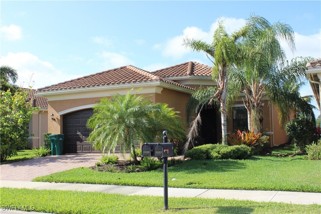 3326 Baltic Dr in Naples, FL - Building Photo