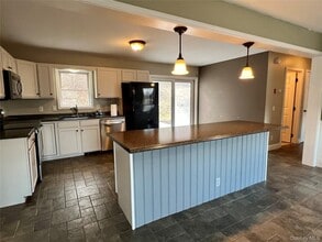 492 Midland Lake Rd in Middletown, NY - Building Photo - Building Photo