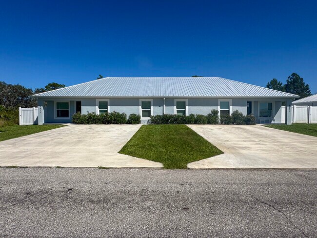6819 San Bruno Dr in Sebring, FL - Building Photo - Building Photo