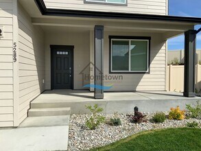 5289 W Gumwood Cir in Post Falls, ID - Foto de edificio - Building Photo