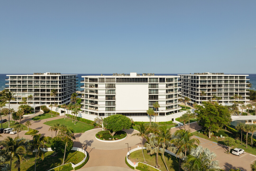 Beach Point Condos in Palm Beach, FL - Building Photo