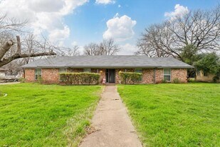 2100 N 33rd St in Waco, TX - Building Photo
