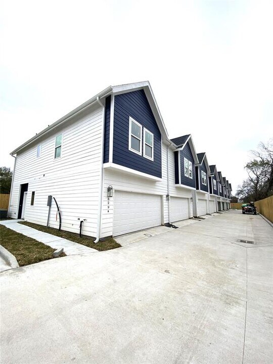 835 Paul Quinn St Photo