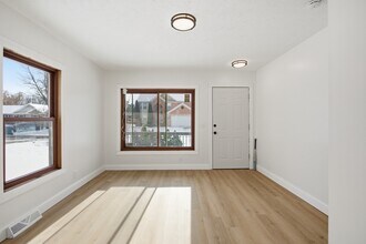 35942 Vinewood St in Romulus, MI - Building Photo - Building Photo