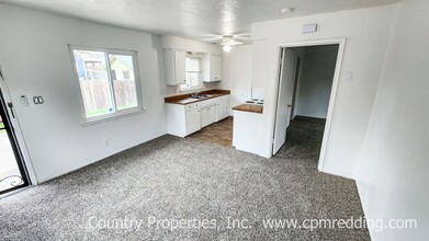 1526 Chestnut St in Redding, CA - Building Photo - Building Photo