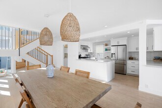 1126 E Balboa Blvd in Newport Beach, CA - Building Photo - Building Photo