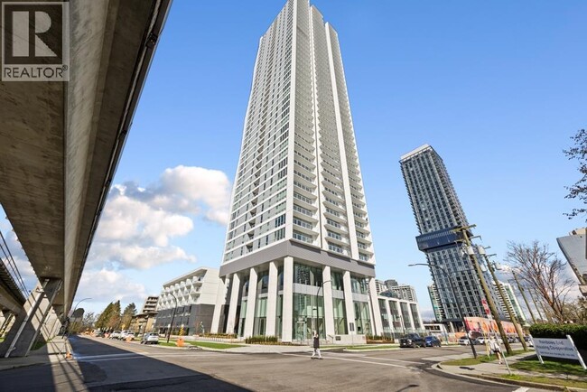 6087 Wilson Ave in Burnaby, BC - Building Photo - Building Photo