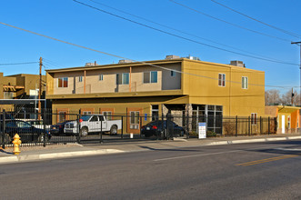 351 Washington St SE in Albuquerque, NM - Building Photo - Building Photo