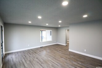 948 E Atkin Ave in Salt Lake City, UT - Foto de edificio - Building Photo