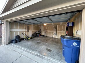 625 Hutchins Dr in Crowley, TX - Building Photo - Building Photo