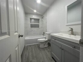 1719 Lincoln St in Hollywood, FL - Building Photo