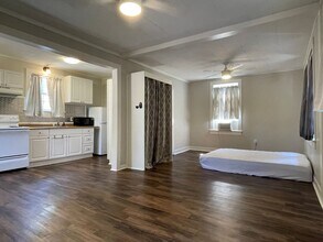 1938 Oleander St in Baton Rouge, LA - Building Photo - Building Photo