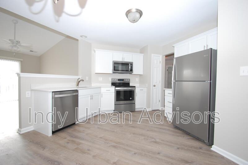 8021 Philadelphia Dr in Fishers, IN - Building Photo