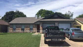 2306 Fuzz Fairway in Austin, TX - Building Photo