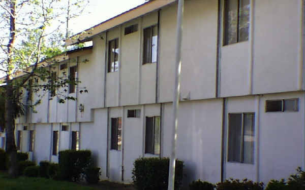 Chelsea Court Apartments in Redlands, CA - Building Photo