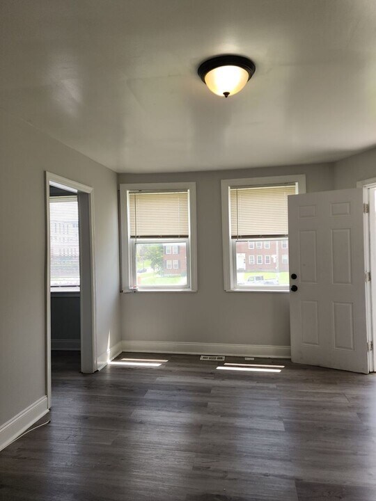 1660 E Cold Spring Ln in Baltimore, MD - Building Photo