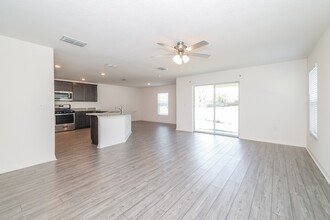 413 Kensington View Dr in Winter Haven, FL - Foto de edificio - Building Photo
