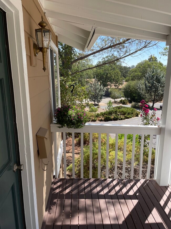 10015 Old Morro Rd E in Atascadero, CA - Building Photo - Building Photo