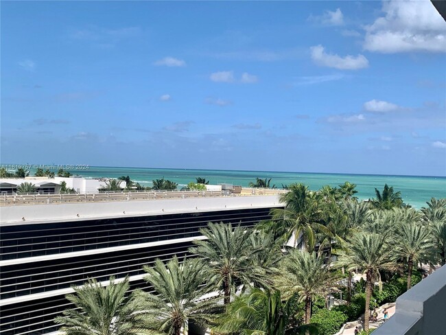 1631 Collins Ave, Unit 635 in Miami Beach, FL - Building Photo - Building Photo