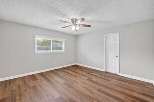 2503 Corral Trail in Friendswood, TX - Building Photo