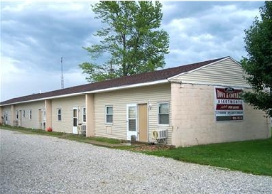 Town & Country Apartments in Lewistown, MO - Building Photo