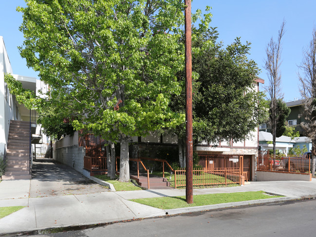 11801 Courtleigh Dr in Los Angeles, CA - Building Photo - Building Photo