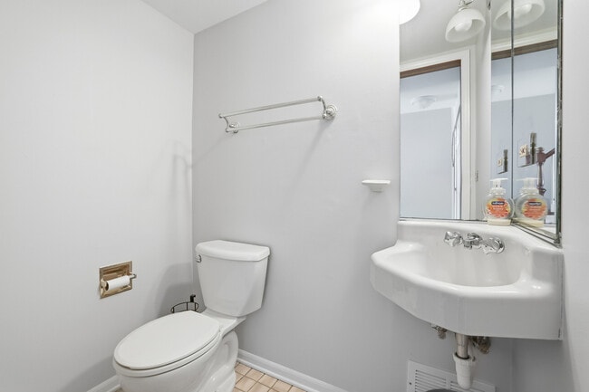 466 Nicole Dr in Bartlett, IL - Building Photo - Building Photo