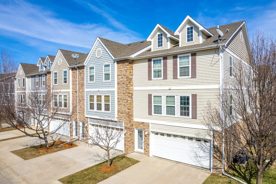 386 NE Sandalwood in Waukee, IA - Building Photo