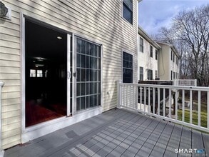 527 W Thames St in Norwich, CT - Building Photo - Building Photo