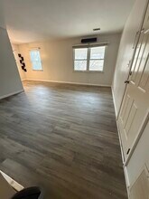 718 Village Ln, Unit 16 in Newburgh, IN - Foto de edificio - Building Photo