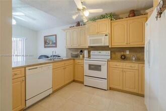 2524 W 65th St in Hialeah, FL - Building Photo - Building Photo
