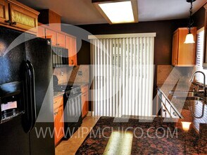 8 Wyndham Ct in Chico, CA - Building Photo - Building Photo