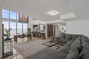 7930 East Dr in North Bay Village, FL - Building Photo