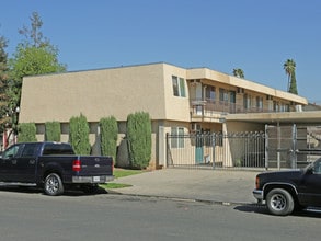 1360-1370 E Bulldog Ln in Fresno, CA - Building Photo - Building Photo