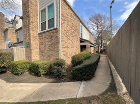 2331 N Davis Dr in Arlington, TX - Building Photo