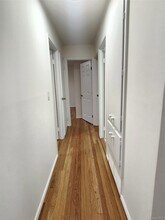 5 Birch Ct in Riverhead, NY - Foto de edificio - Building Photo