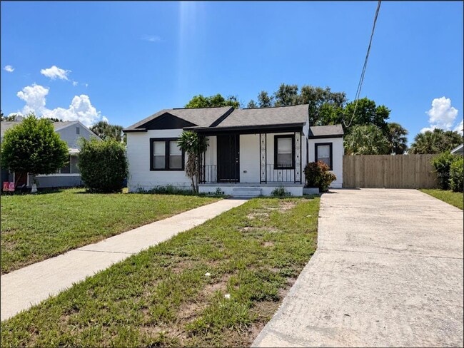 property at 1912 W Grace St