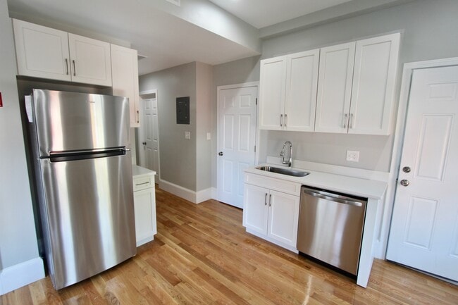 460 Saratoga St, Unit 2, Unit 2