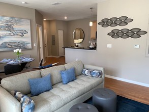 Ranch Lake Apartments in Bradenton, FL - Foto de edificio - Building Photo