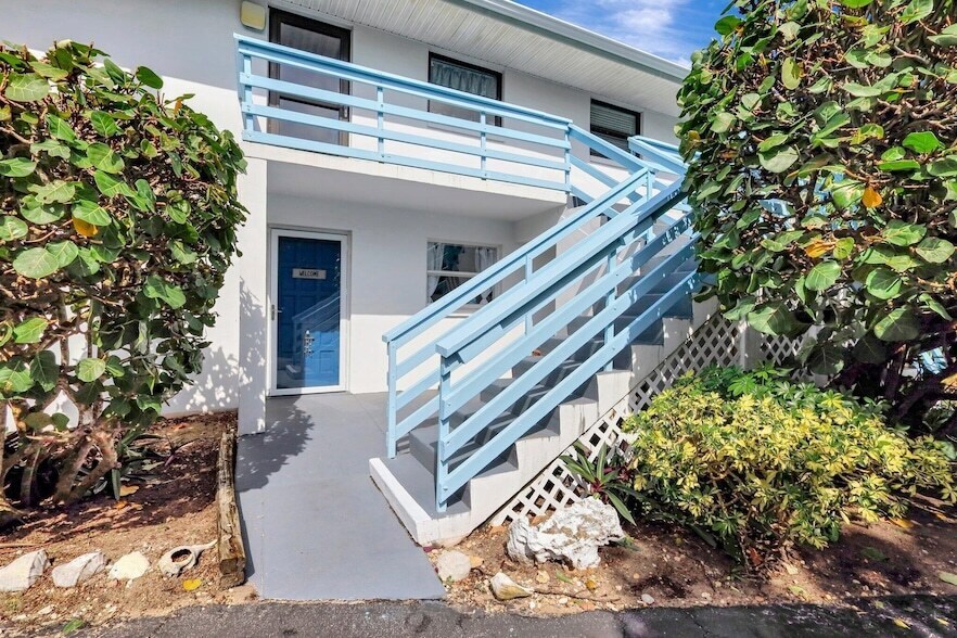 11000 S Ocean Dr, Unit 1-D in Jensen Beach, FL - Building Photo