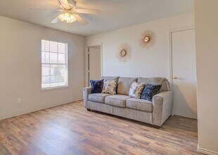 5705 Greengate Dr in Killeen, TX - Building Photo - Building Photo