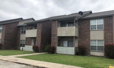 Lakeview Apartments in Ganado, TX - Building Photo - Building Photo