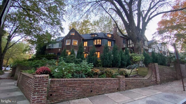 4402 Reservoir Rd NW in Washington, DC - Building Photo - Building Photo