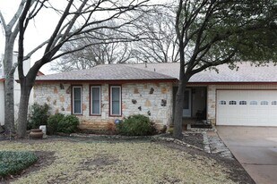 12315 Wycliff Ln in Austin, TX - Building Photo
